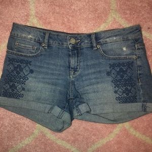 Aeropostale patterned jean shorts